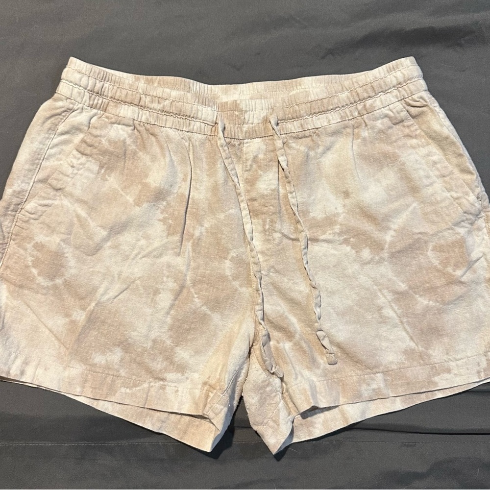 Old Navy Tan and Cream Linen Shorts Relaxed Fit